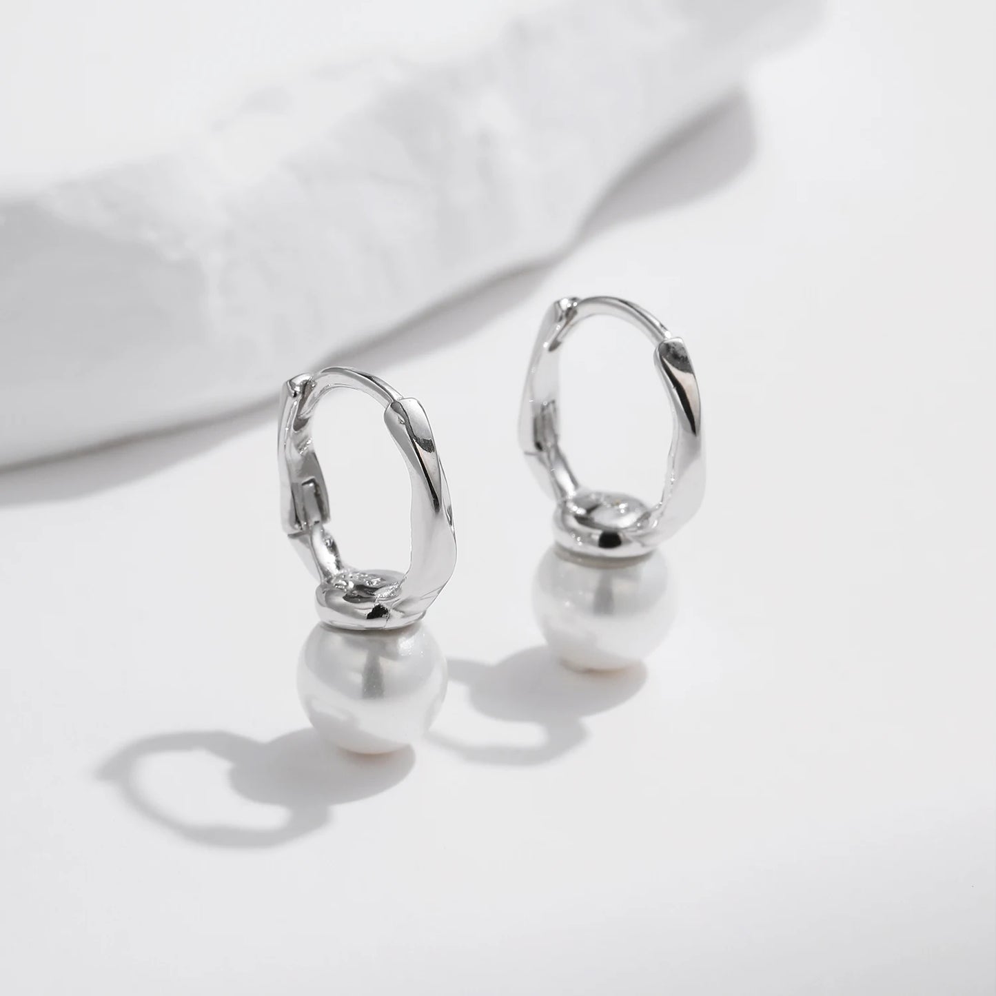 Temperament Shell Pearl Hoop Earrings: Exquisite 925 Sterling Silver Buckle Earrings