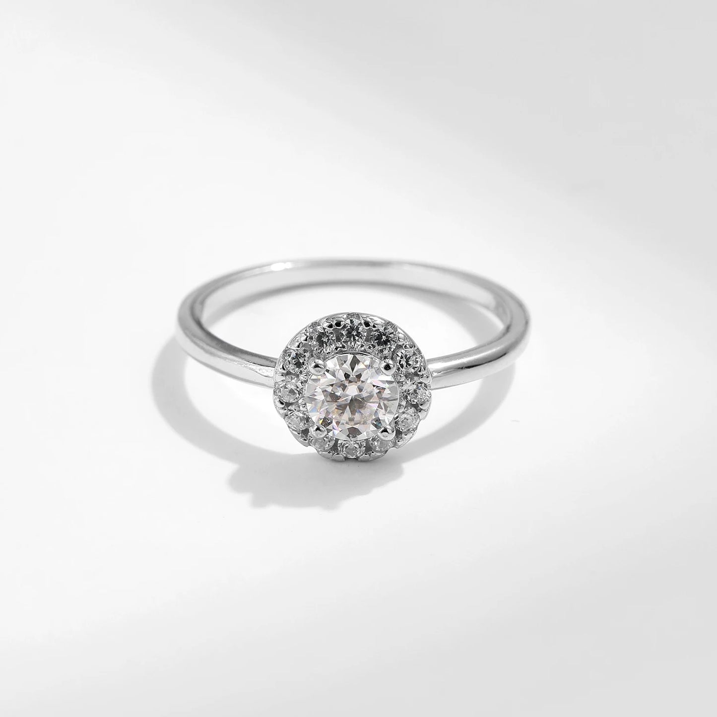 Dazzling Brilliance: 925 Silver Luxury 0.5CT D Color Moissanite Ring