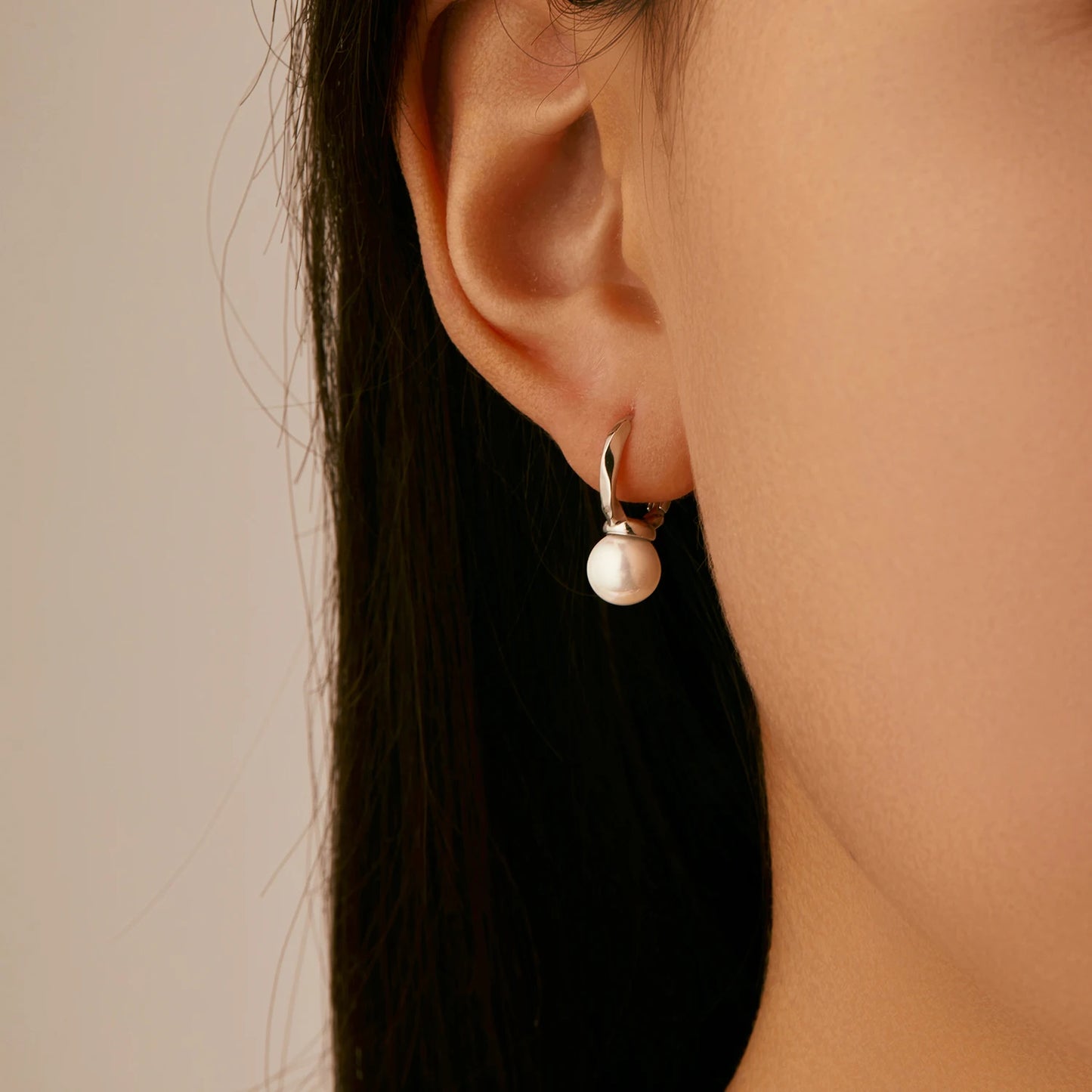 Temperament Shell Pearl Hoop Earrings: Exquisite 925 Sterling Silver Buckle Earrings