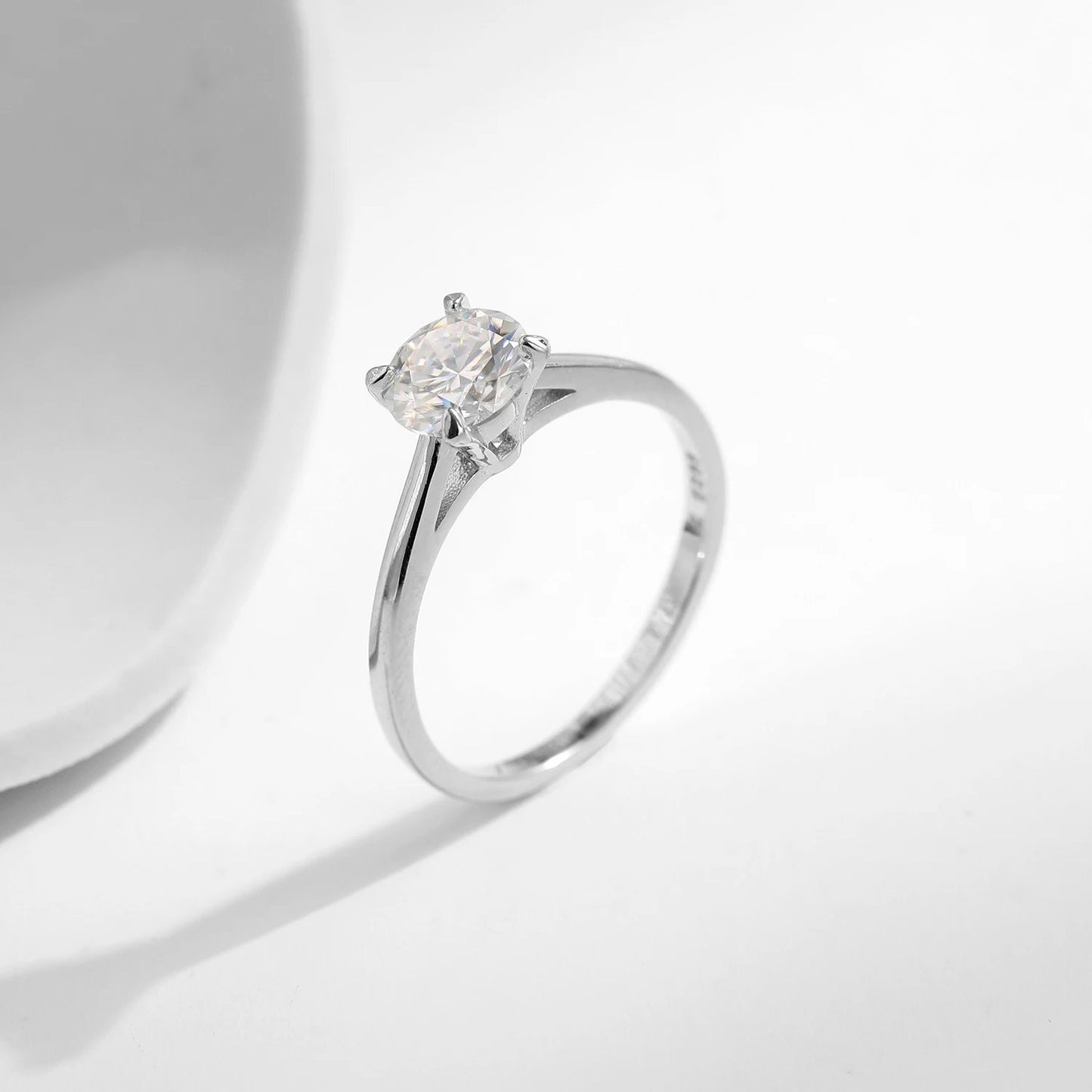 Timeless Radiance: 925 Silver Classic 1CT D Color Round Moissanite Ring